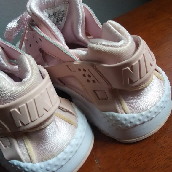 Nike Huarache Run Pink Shoes Sneakers sz 13C - Picture 2 of 9